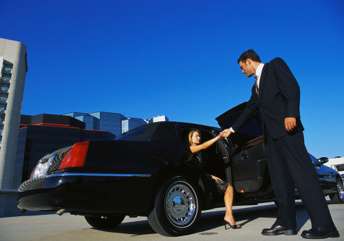 The Benefits of Choosing Limousine Services for Airport Transportation